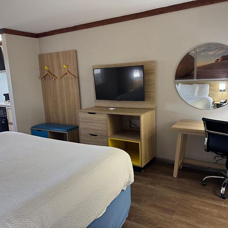 Days Inn By Wyndham Suites Fredericksburg Esterno foto