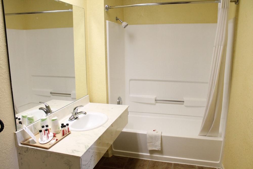 Days Inn By Wyndham Suites Fredericksburg Esterno foto