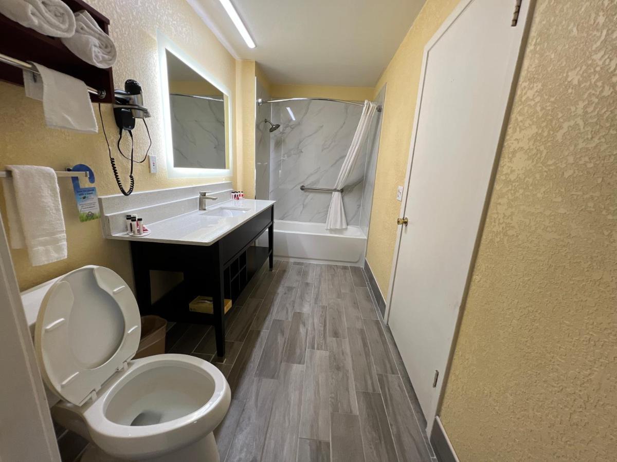 Days Inn By Wyndham Suites Fredericksburg Esterno foto