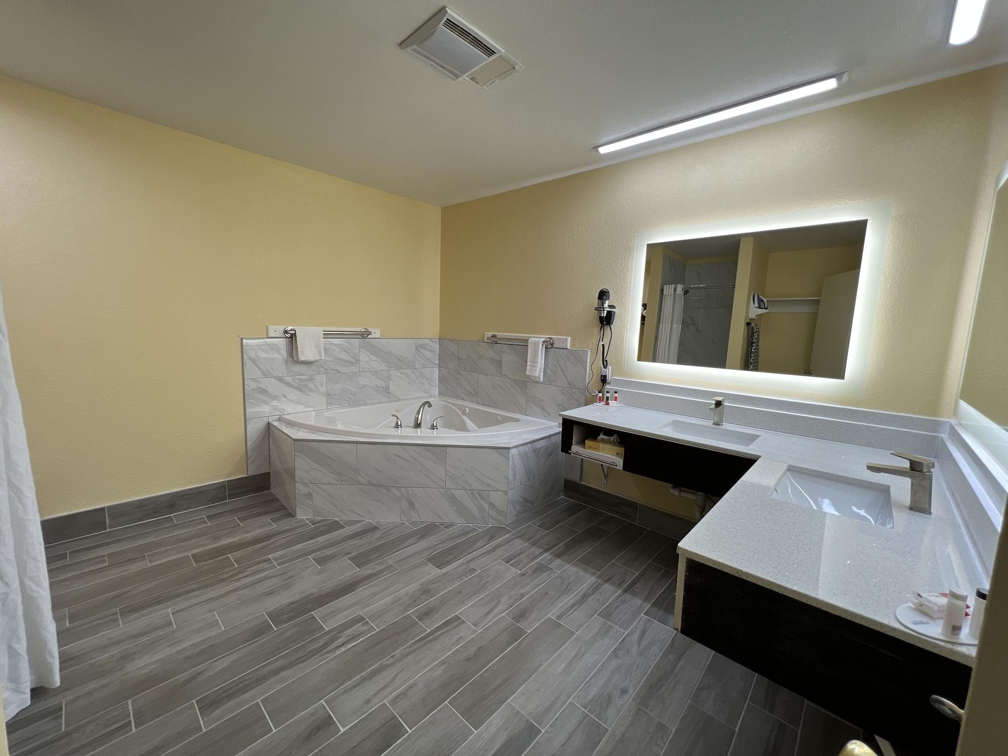 Days Inn By Wyndham Suites Fredericksburg Esterno foto
