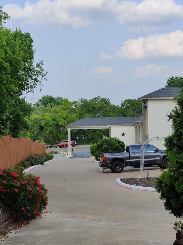 Days Inn By Wyndham Suites Fredericksburg Esterno foto