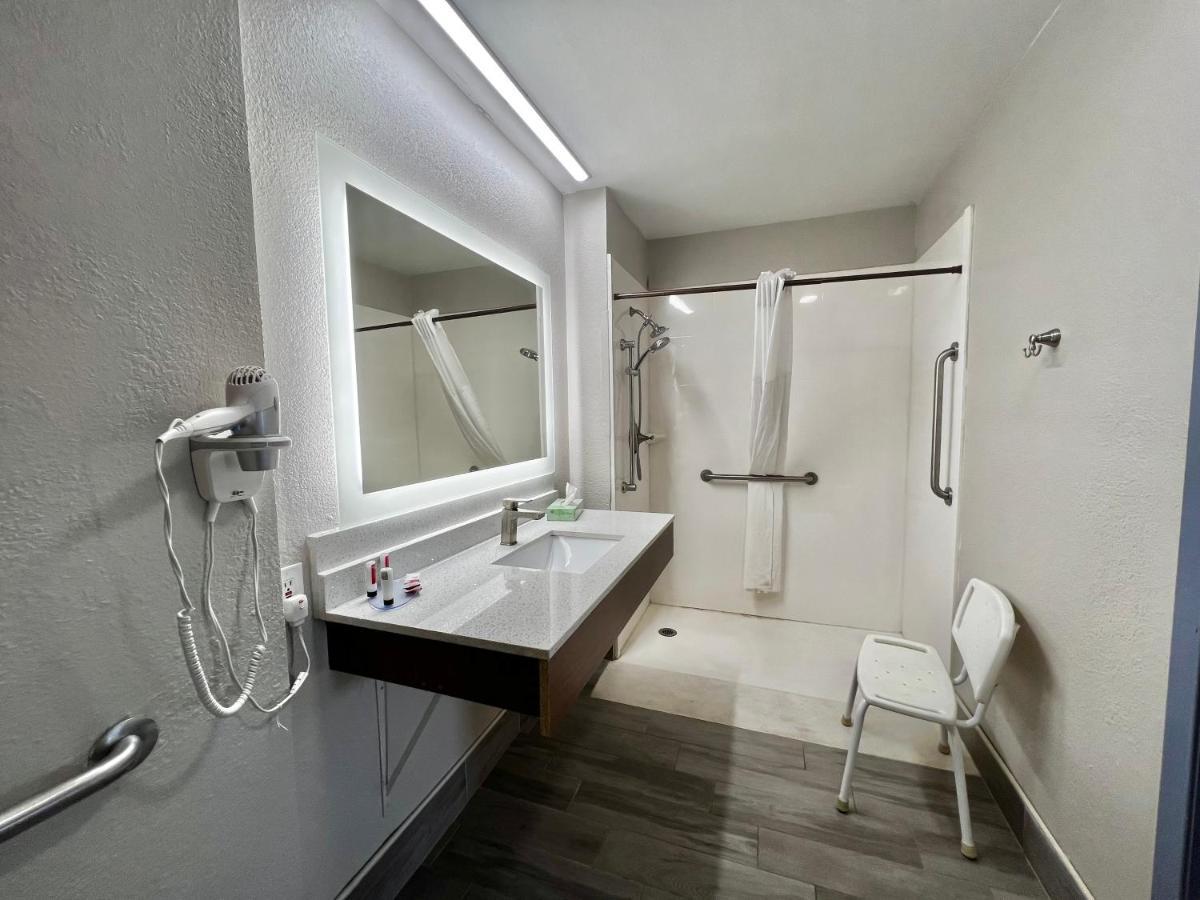 Days Inn By Wyndham Suites Fredericksburg Esterno foto