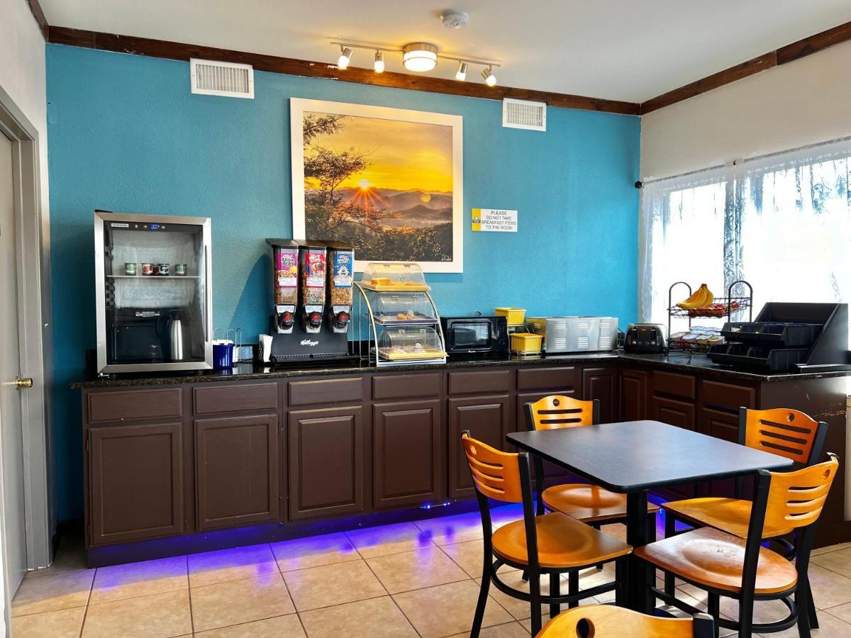 Days Inn By Wyndham Suites Fredericksburg Esterno foto