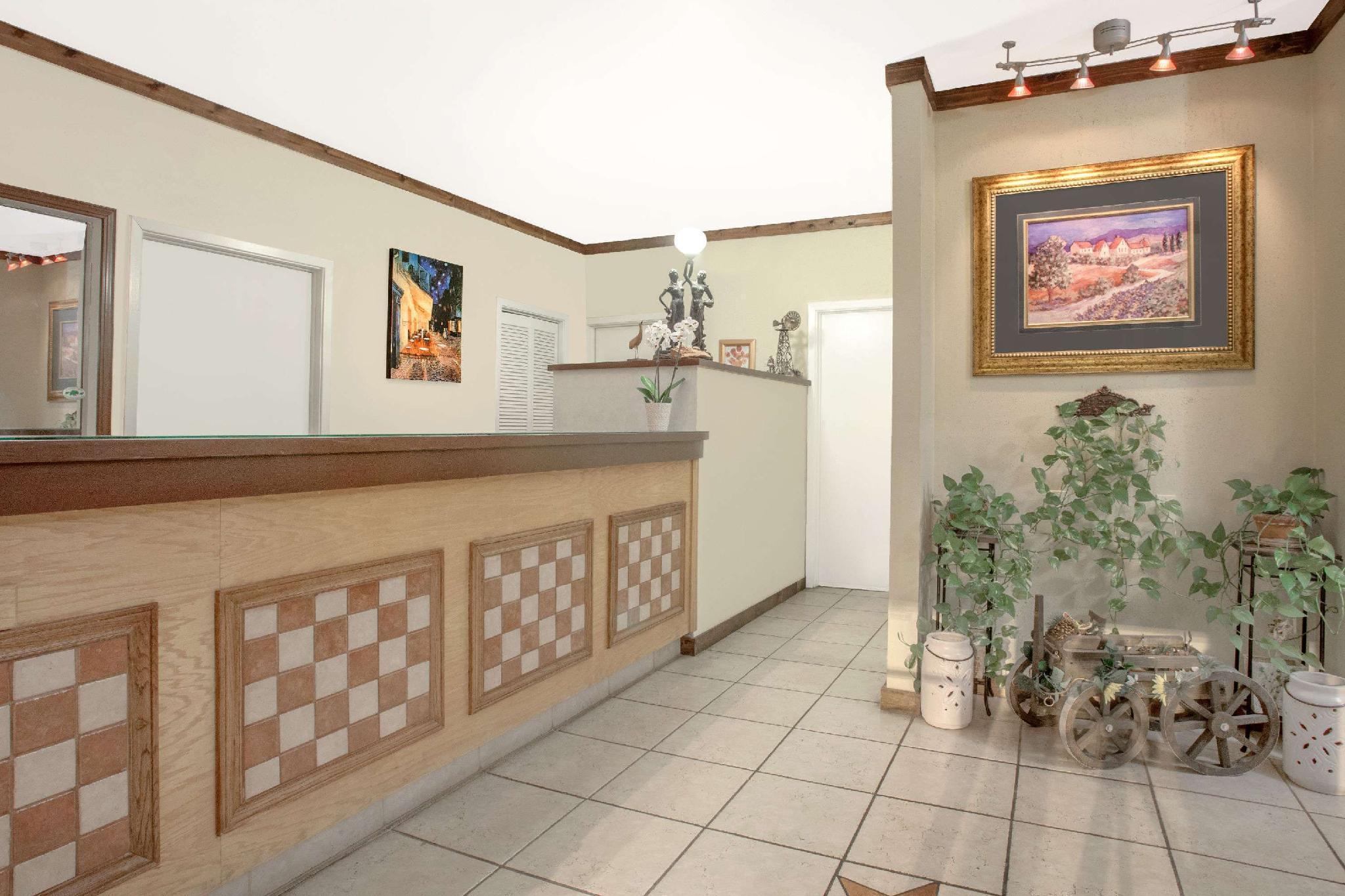 Days Inn By Wyndham Suites Fredericksburg Esterno foto