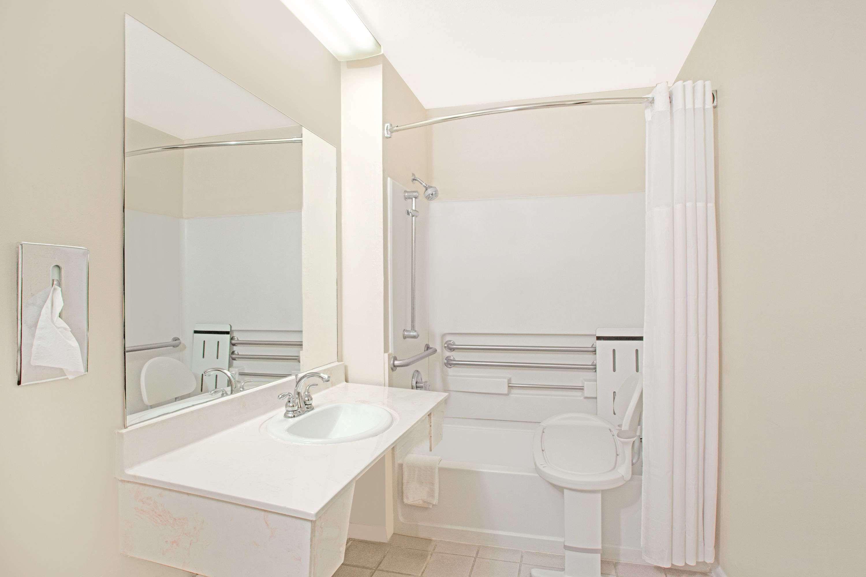 Days Inn By Wyndham Suites Fredericksburg Esterno foto