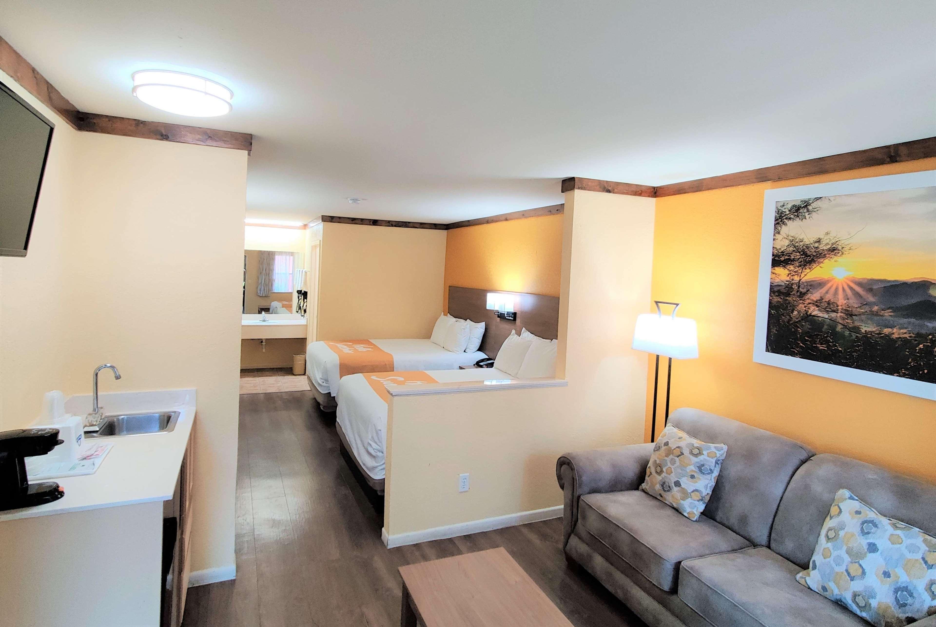 Days Inn By Wyndham Suites Fredericksburg Esterno foto