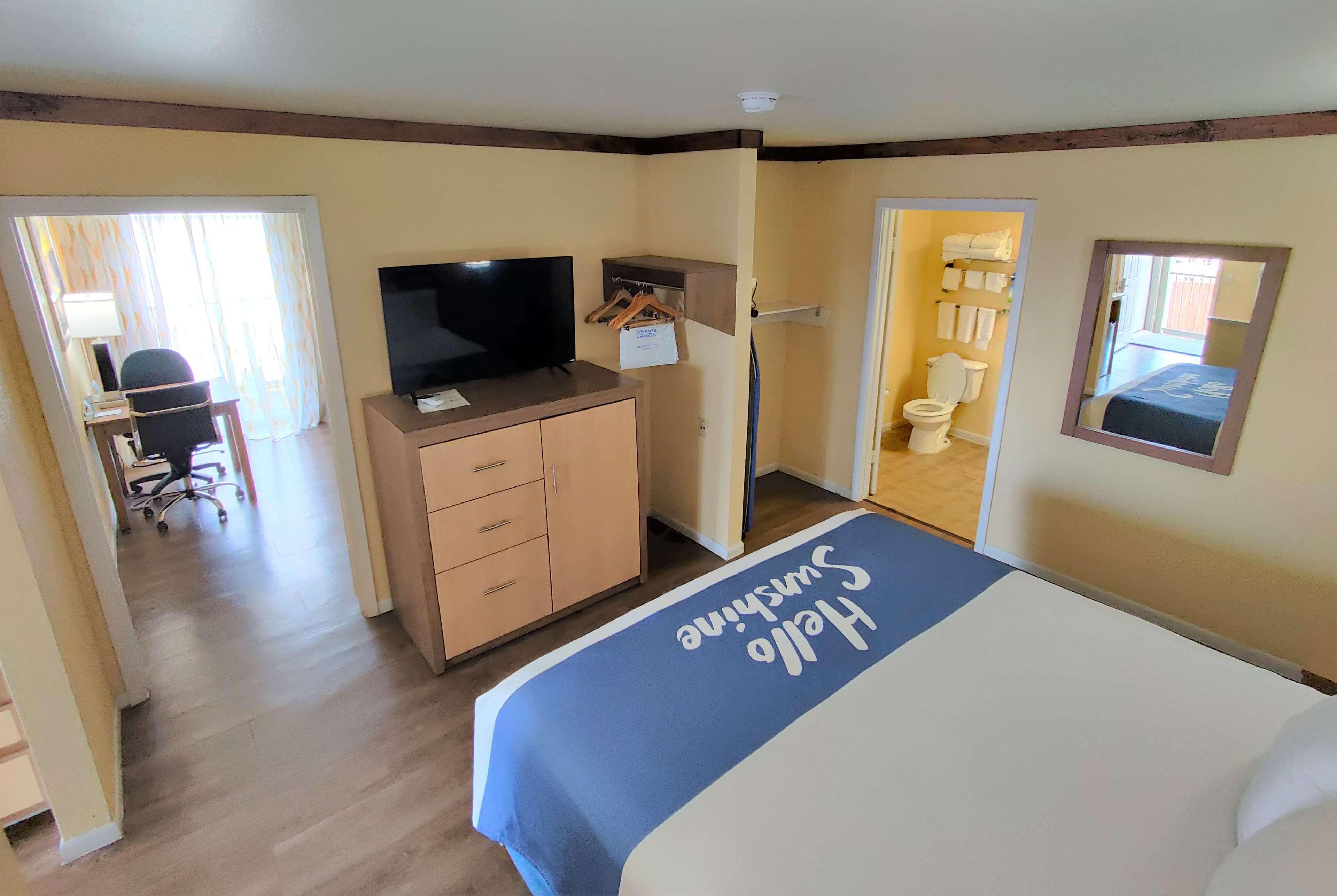 Days Inn By Wyndham Suites Fredericksburg Esterno foto