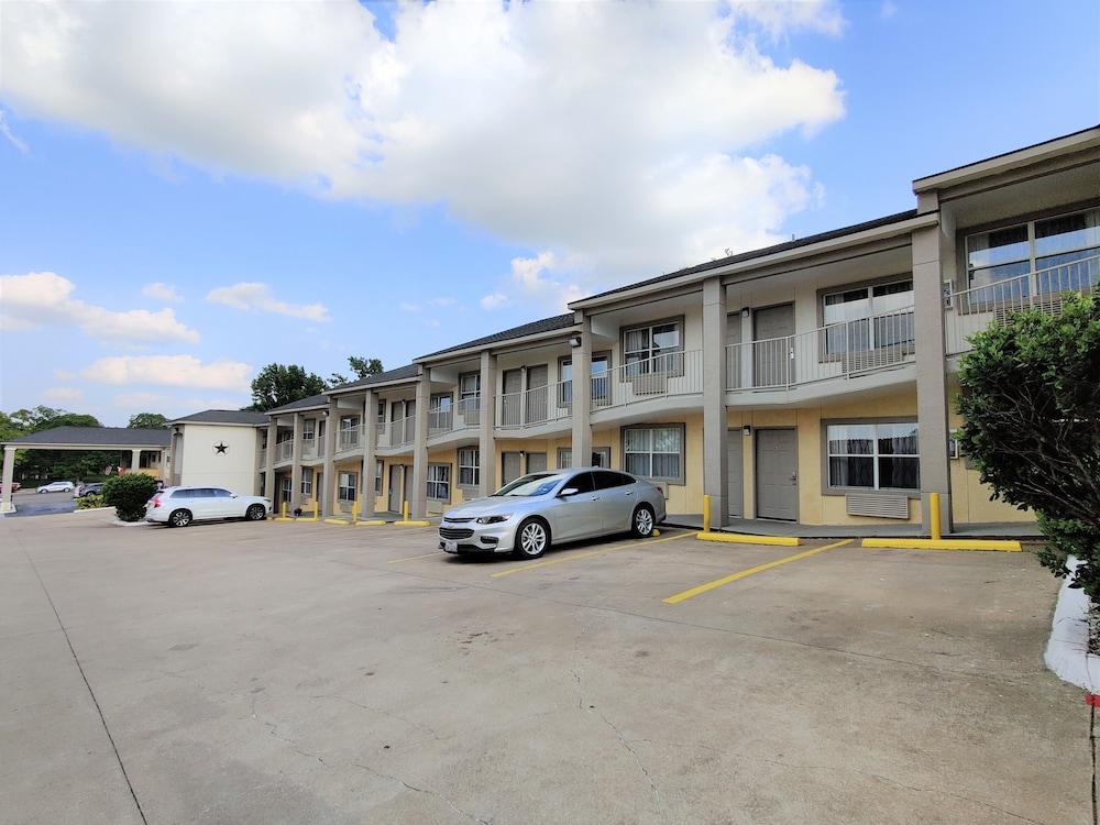 Days Inn By Wyndham Suites Fredericksburg Esterno foto