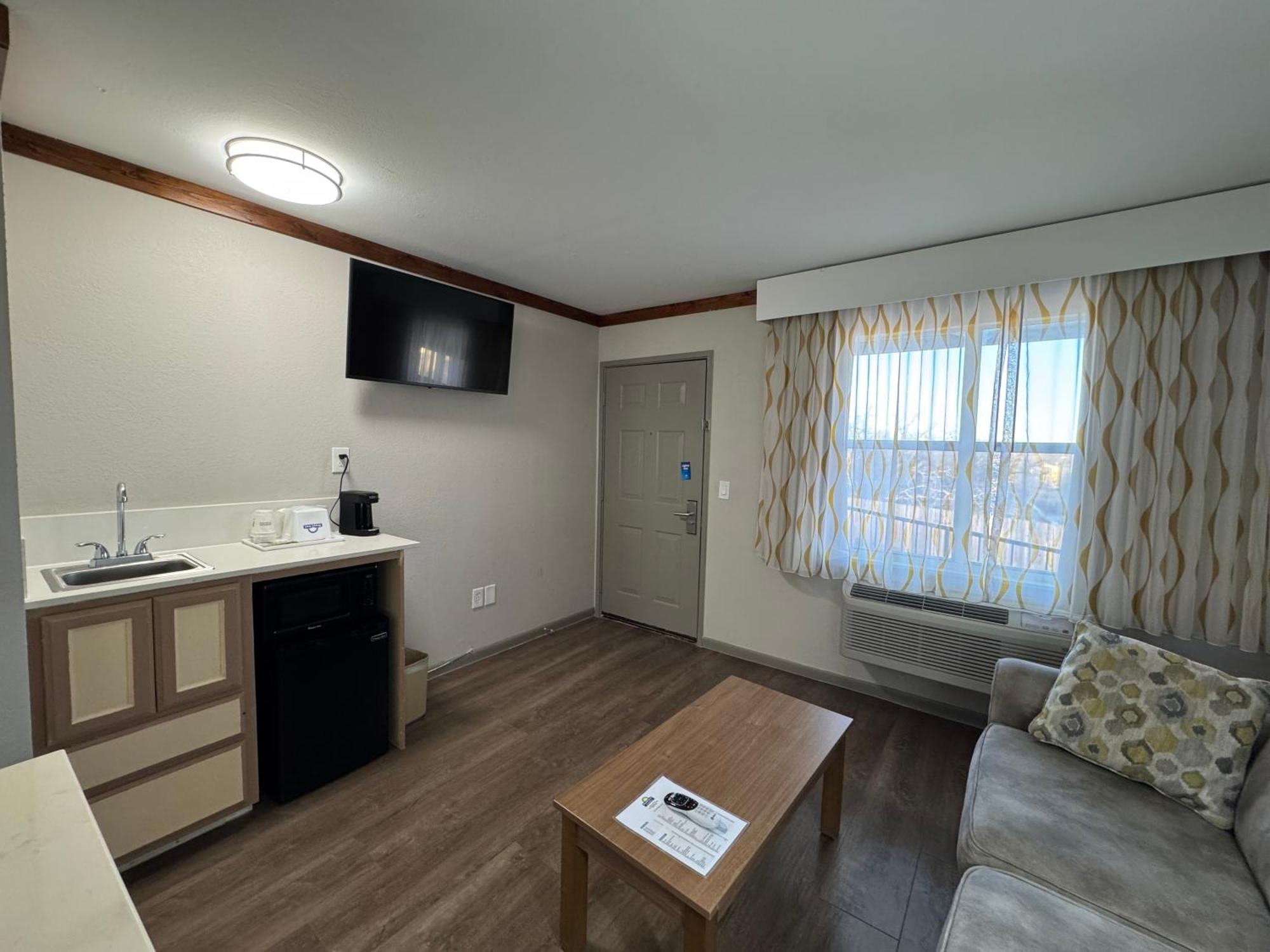 Days Inn By Wyndham Suites Fredericksburg Esterno foto