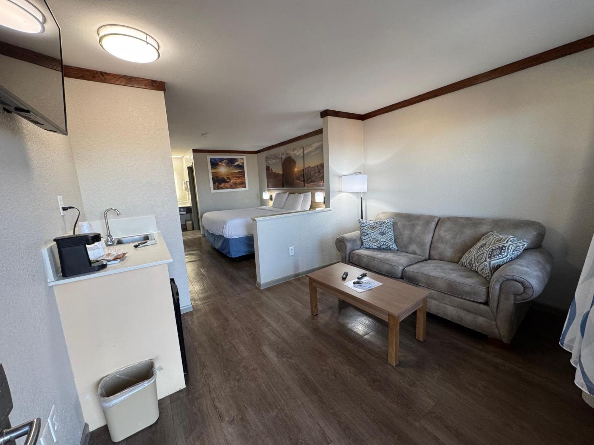 Days Inn By Wyndham Suites Fredericksburg Esterno foto