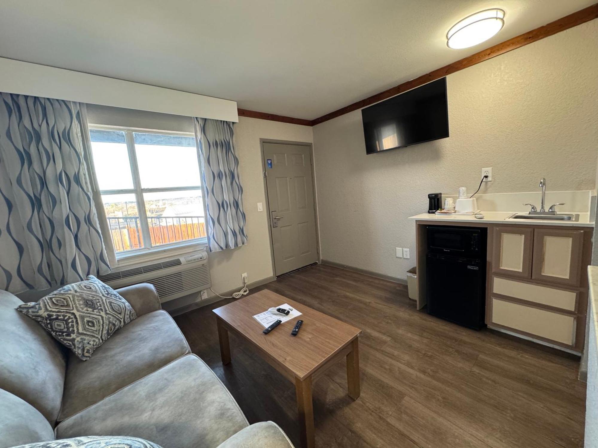 Days Inn By Wyndham Suites Fredericksburg Esterno foto