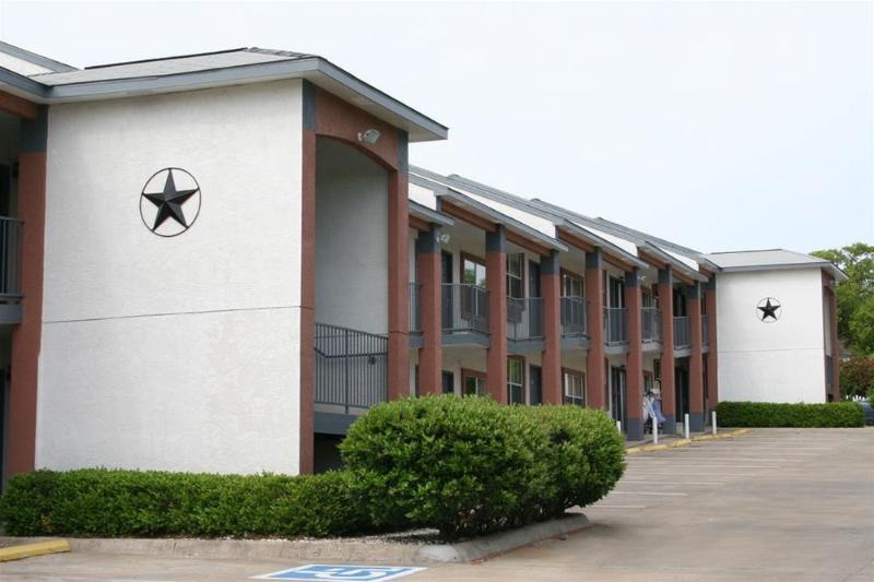 Days Inn By Wyndham Suites Fredericksburg Esterno foto