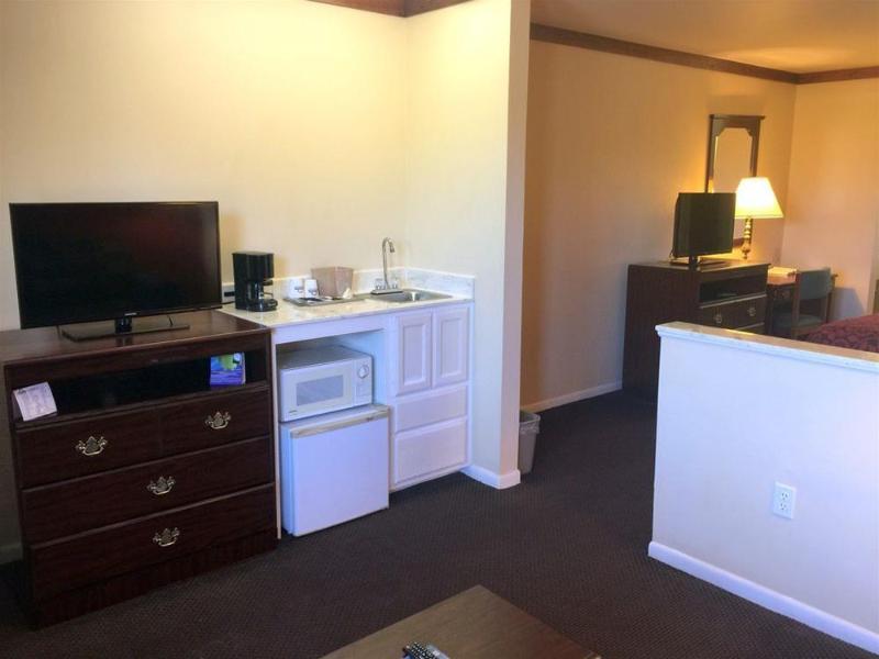 Days Inn By Wyndham Suites Fredericksburg Esterno foto